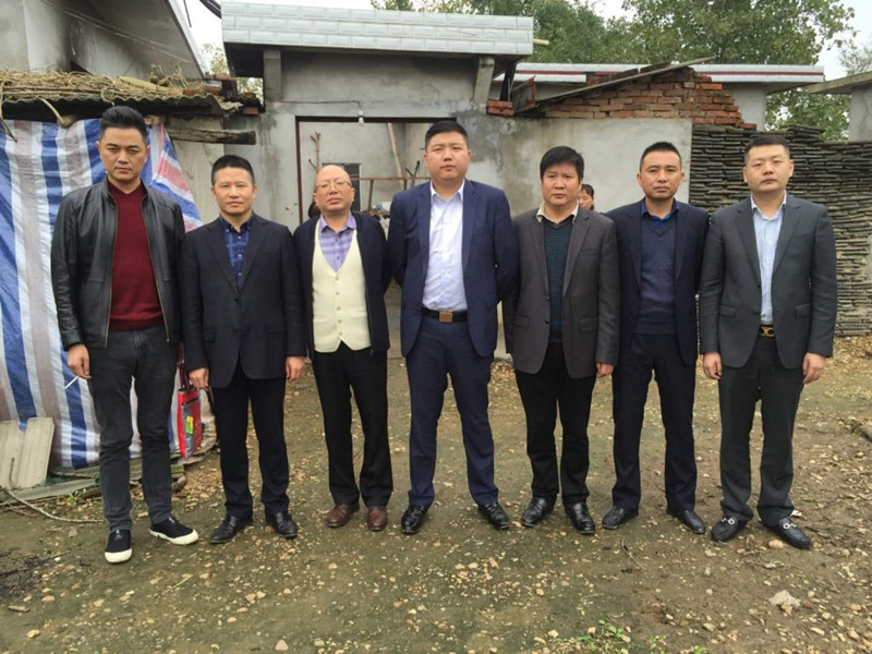 集团执行董事马启兵先生扶贫济困践行善举